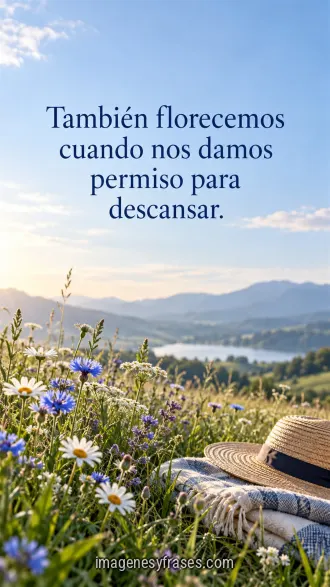 Fotografía de flores silvestres blancas y azules en una pradera, con manta, sombrero de paja y una frase sobre descansar para florecer.